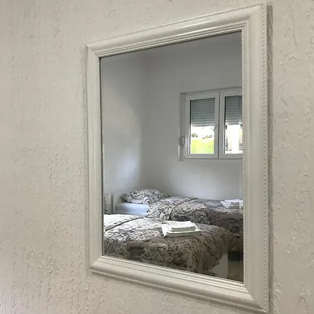 Soba Milojkovic شقة *